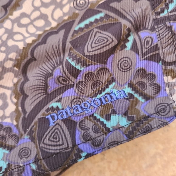 Patagonia Floral/Geometric Shorts in Size 6 - Picture 3 of 9